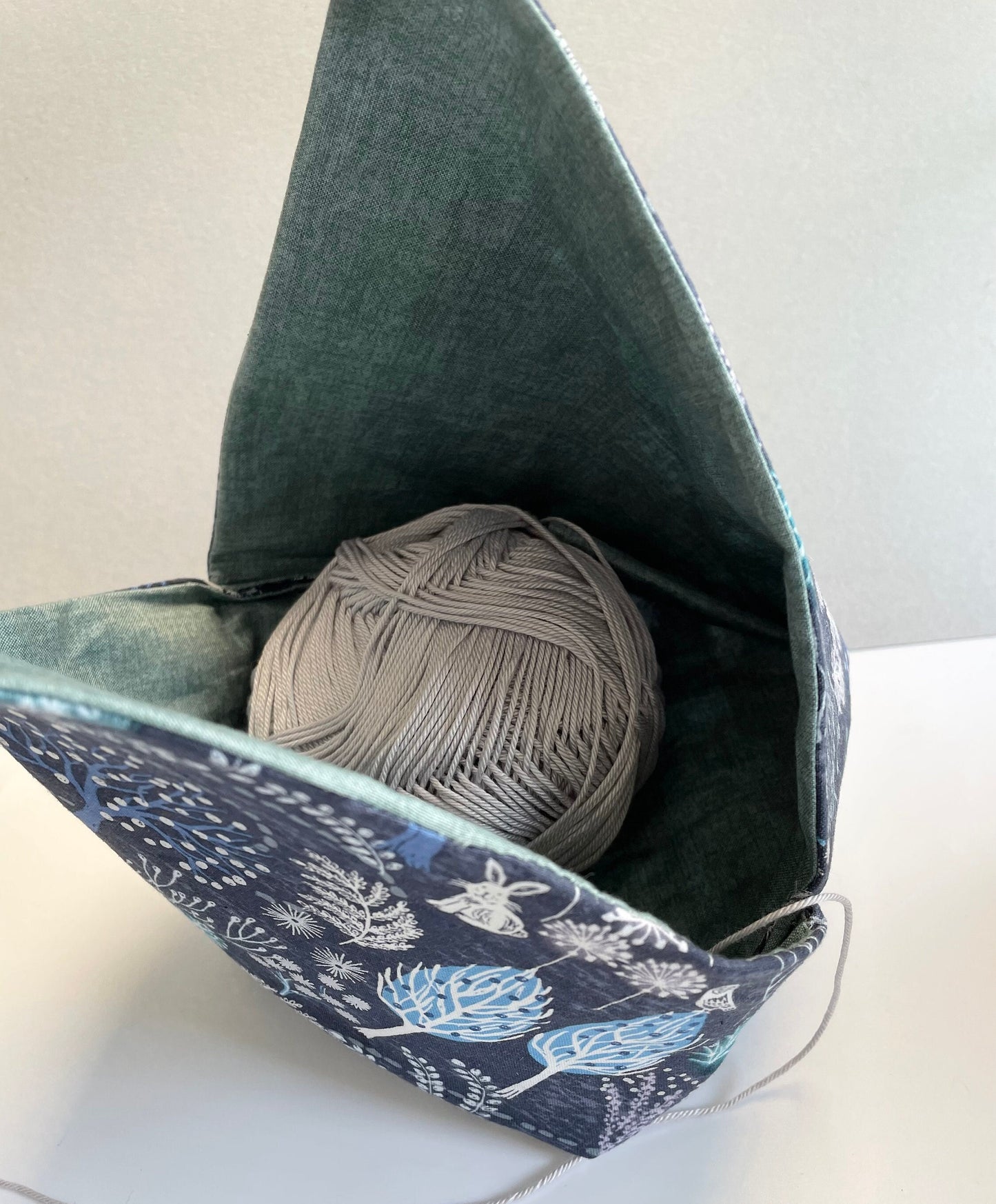 Secret Garden Bento Yarn Bag. Magical Garden design & coordinating lining. Crochet Knitting Yarn Holder. Handmade Gifting.