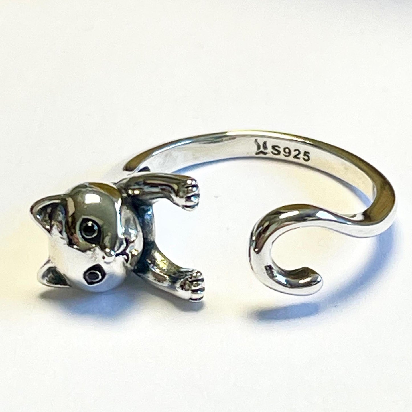 Playful Cat 925 Sterling Silver Crochet Ring. Gorgeous bright eyed cat with a curly tail. Adjustable size for crochet tension and comfort.
