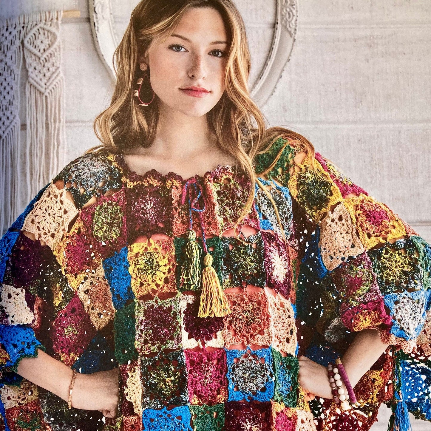Noro Crochet Book. 25 Gorgeous, Timeless Patterns including Mittens, Hats, Scarves, Shawls, Vests, Ponchos, Dresses & Jackets.