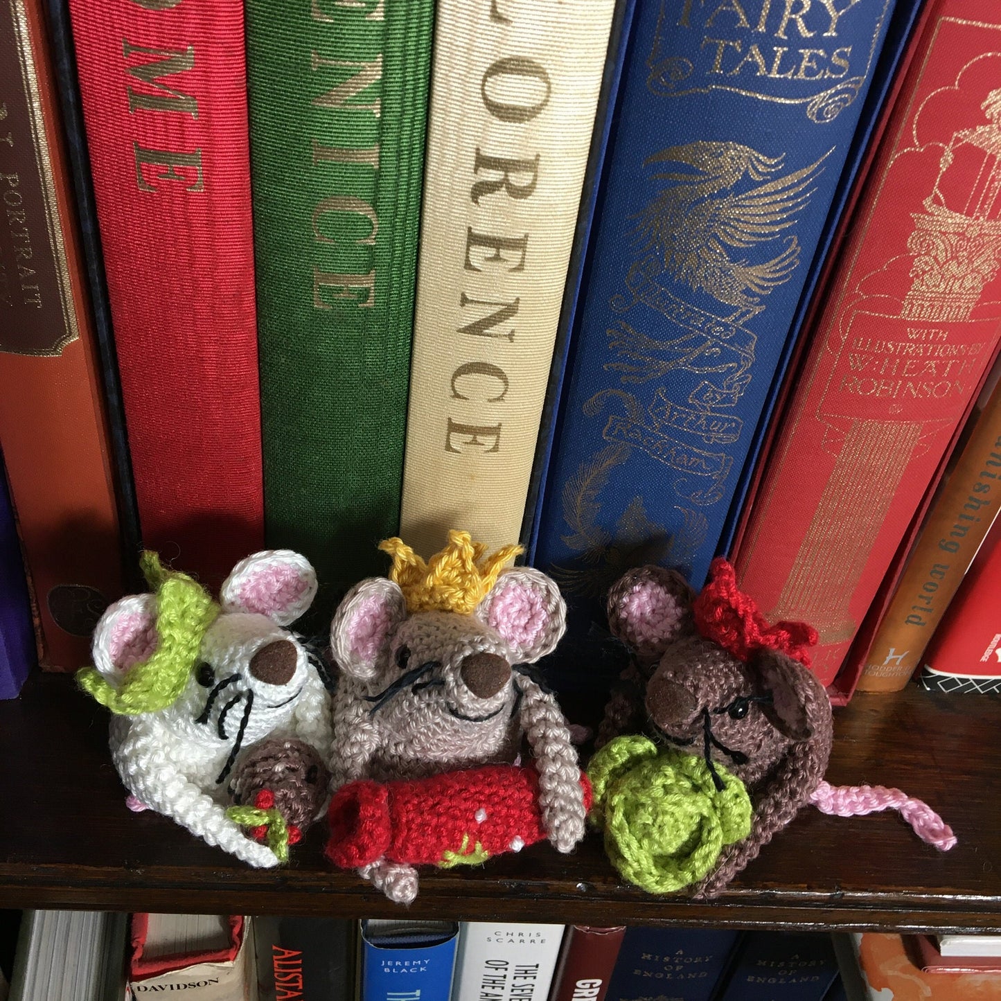 Boo the Christmas Pud Mouse Crochet Kit