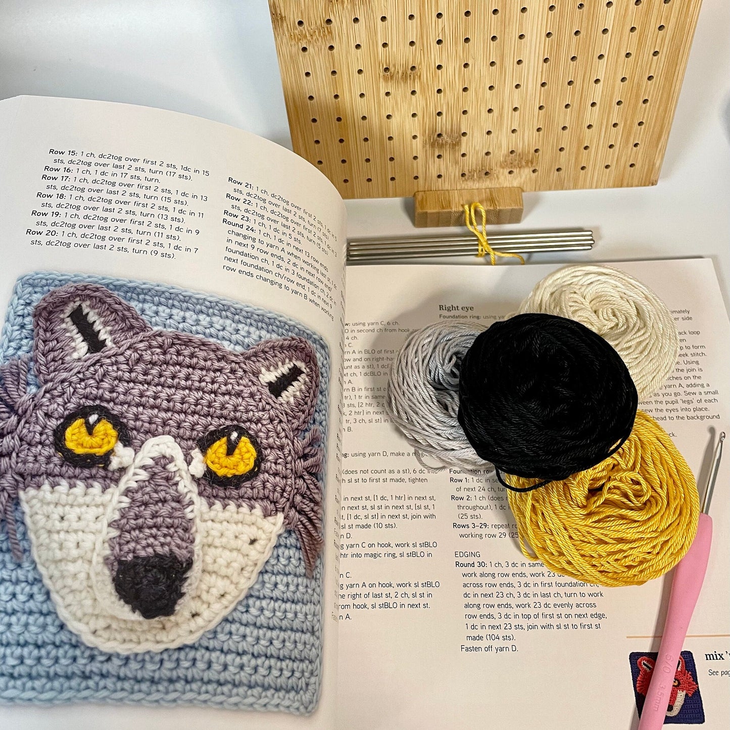 Crochet Granny Squares Animal Kit. Patterns for 40 Animal Squares, Blocking Board, 12 Balls of our Wonderful UK made Yarn & Crochet Hook