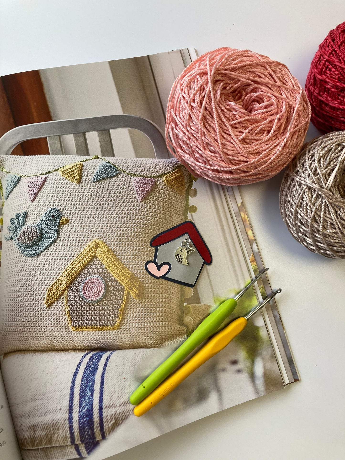 Complete Crochet Set for all levels of crocheter, even complete beginners. Wonderful Book with 35 designs, Luxury Yarn, Hook Set & More.