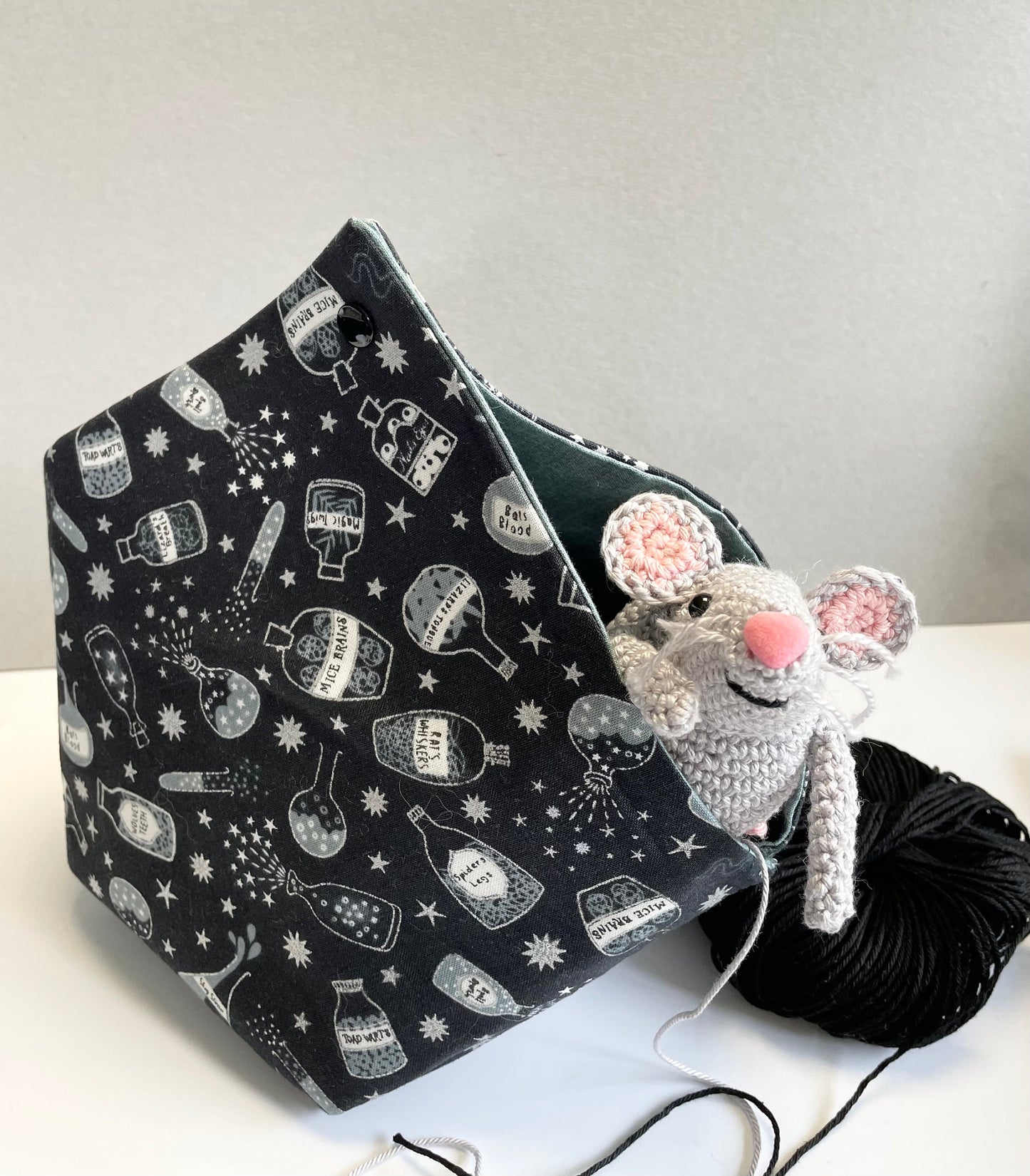 Magic Potions Bento Yarn Bag. Magic Potion design with coordinating lining. Crochet Knitting Yarn Holder. Handmade Gifting. Witchy Crochet!