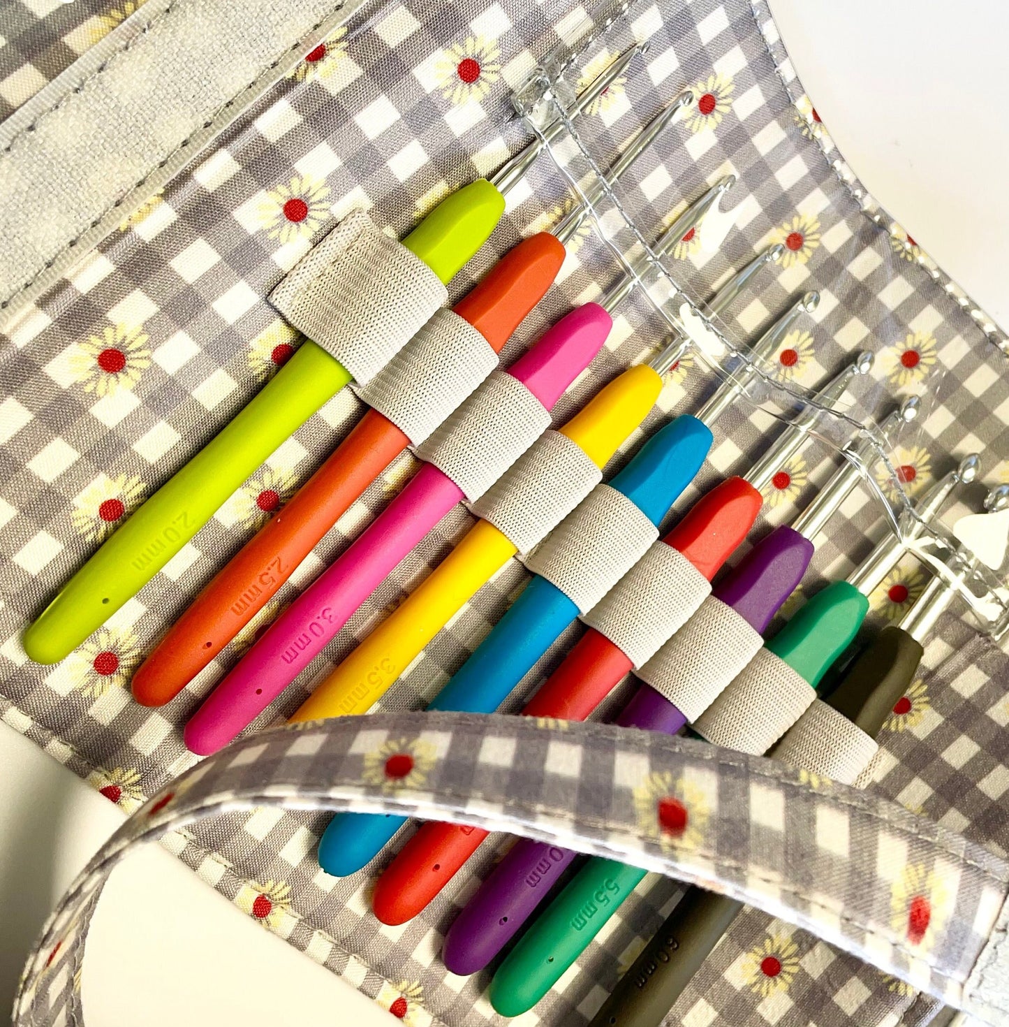 Crochet Case, Yarn Crochet Bag & Accessories Set. A Gingham Case, Yarn Bag, Set of 9 Crochet Hooks, Crochet Accessories + 100g Luxury Yarn.