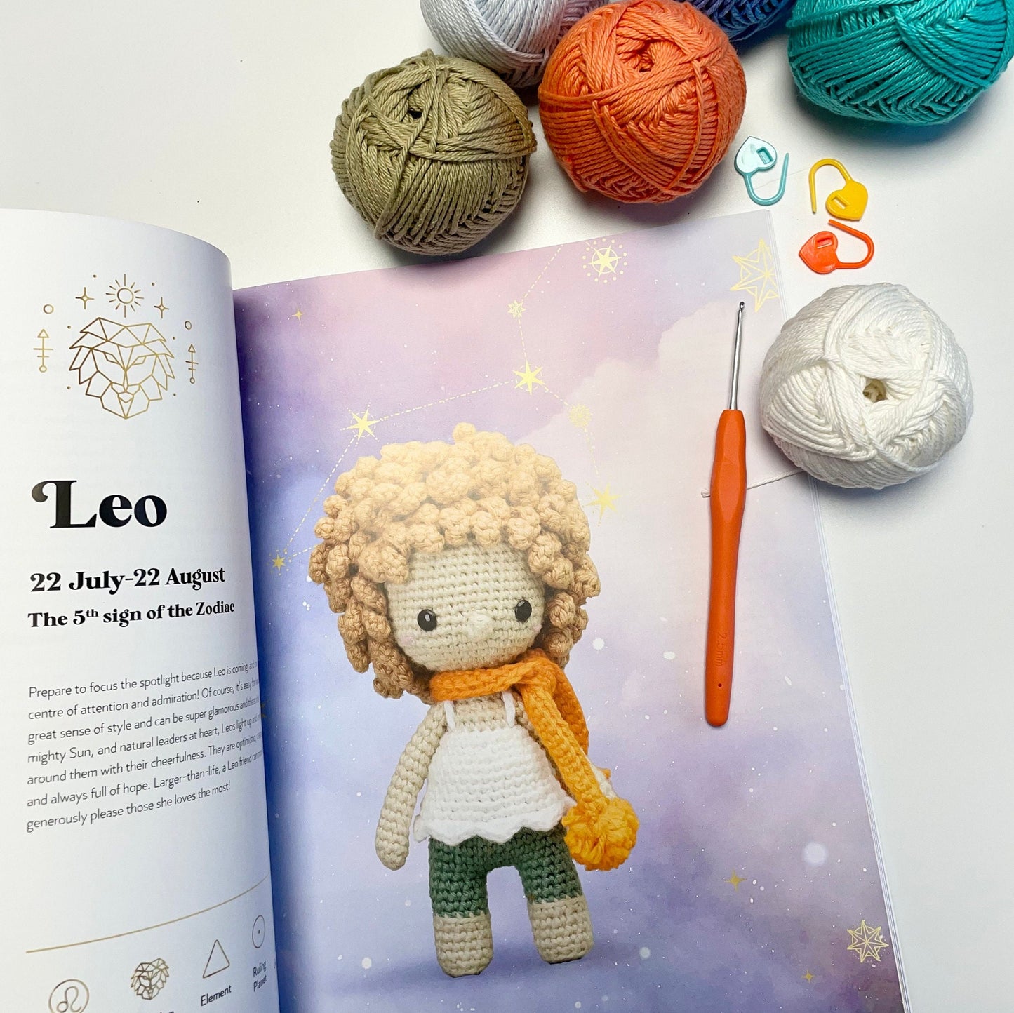 Zodiac Crochet Kit. A Gorgeous Kit for Beginners Upwards! Includes UK Yarns, Book, 9 Crochet Hooks & Telescopic Case plus Cute Accessories.