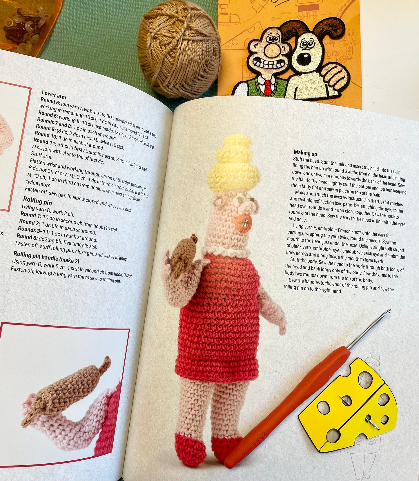 Wallace & Gromit Cracking Crochet Kit. Book, Luxury Cotton Yarns, Hook and accessories in an Organic Cotton 'Cracking Crochet Gromit' Bag.