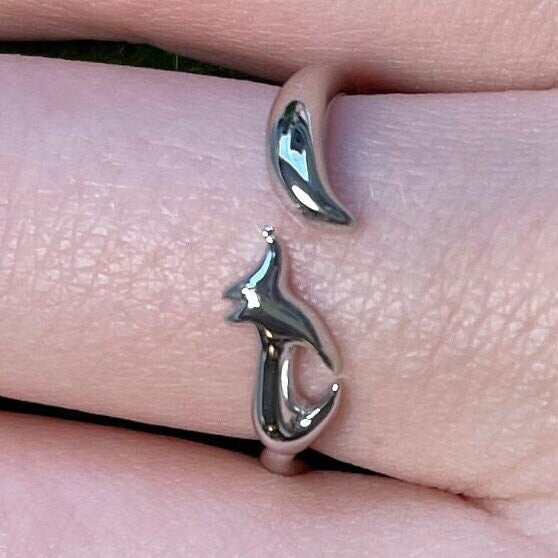 Running Fox Sterling Silver Crochet Ring. Adjustable for crochet tension and comfort.