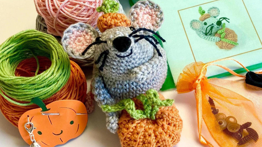 Halloween Mouse & Pumpkin Crochet Kit.