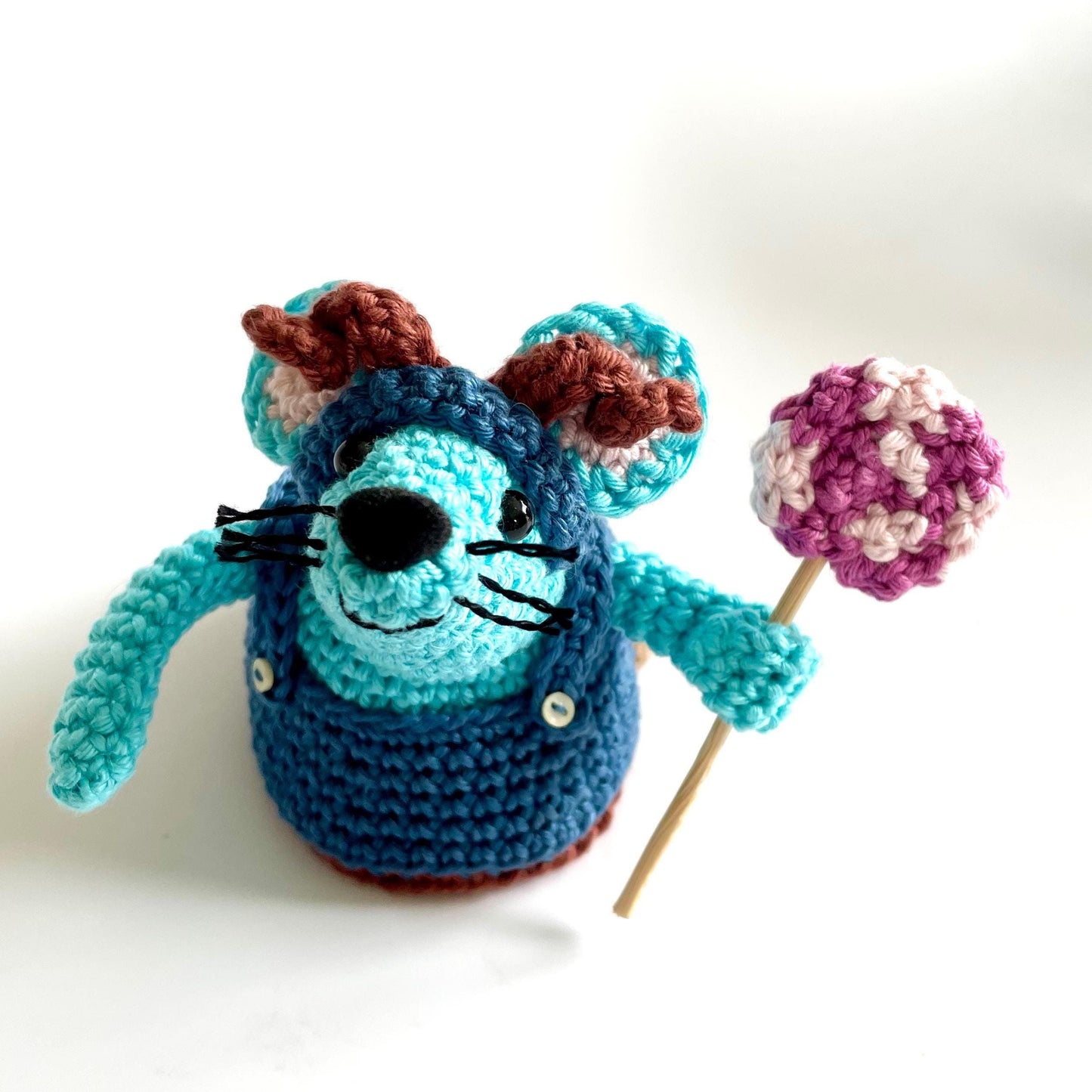 Critical Role Jester Mouse Crochet Kit. Complete Kit with Full Step by Step Instructions & Luxury Natural Yarns. Ren Faire Mouse!