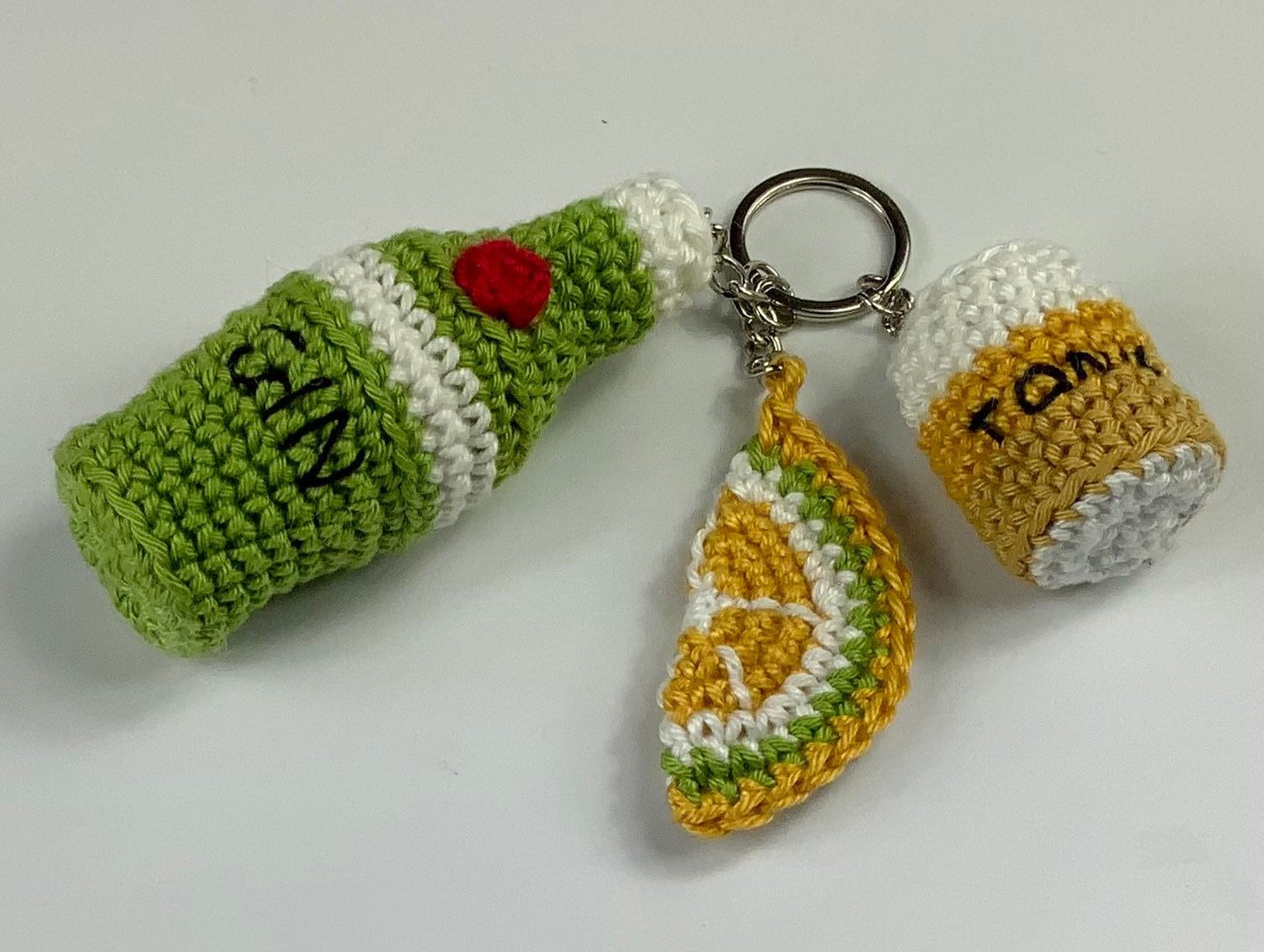 GIN & TONIC inspired keyring! Gin, Tonic and a Slice! Full kit with luxury British yarns.