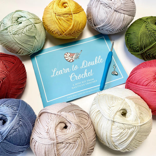 Learn to Crochet Kit. Perfect for beginners - luxury yarn, crochet hook, instruction book, silver stitch marker & 6 easy projects to make.