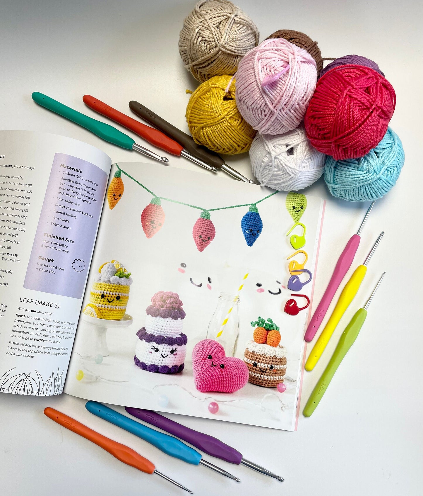 Kawaii Crochet Kit. A Joyful Kit for Beginners Upwards! Includes UK Yarns, Book, 9 Crochet Hooks & Cute Accessories.