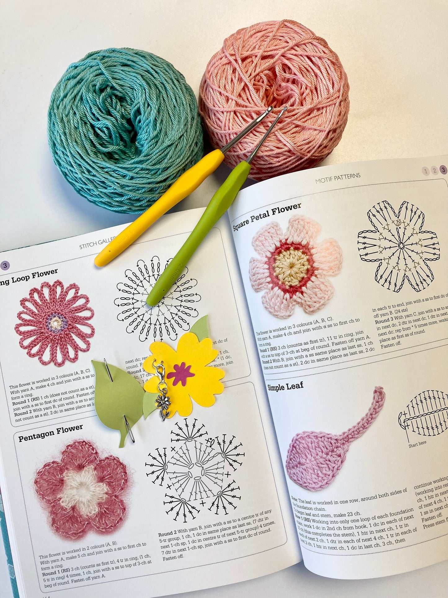 Spring Crochet Course Kit. A lovely kit with coloured yarns in 100% cotton, set of crochet hooks & cute accessories. Perfect for beginners.