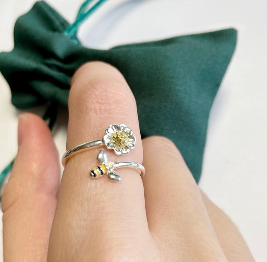 Bumble Bee & Flower Crochet Ring