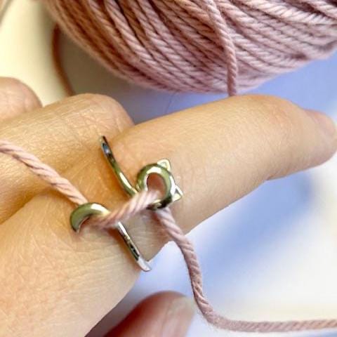 Curly Cat Crochet Ring