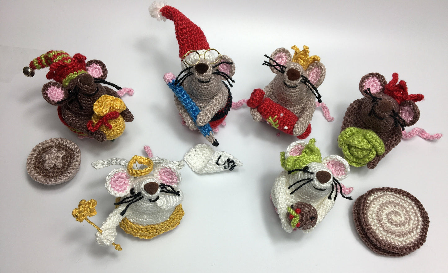 Christmas Angel Mouse - 'Boo'. Complete Amigurumi Crochet Kit with luxury natural British yarn for beginners up.