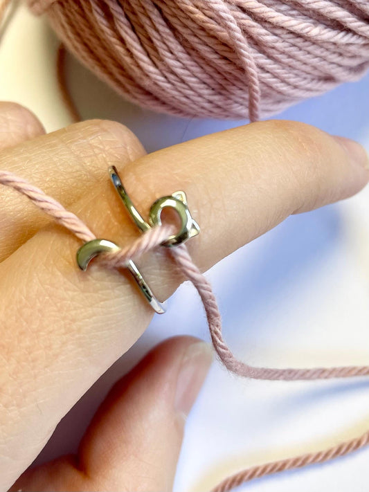 Curly Cat Crochet Ring