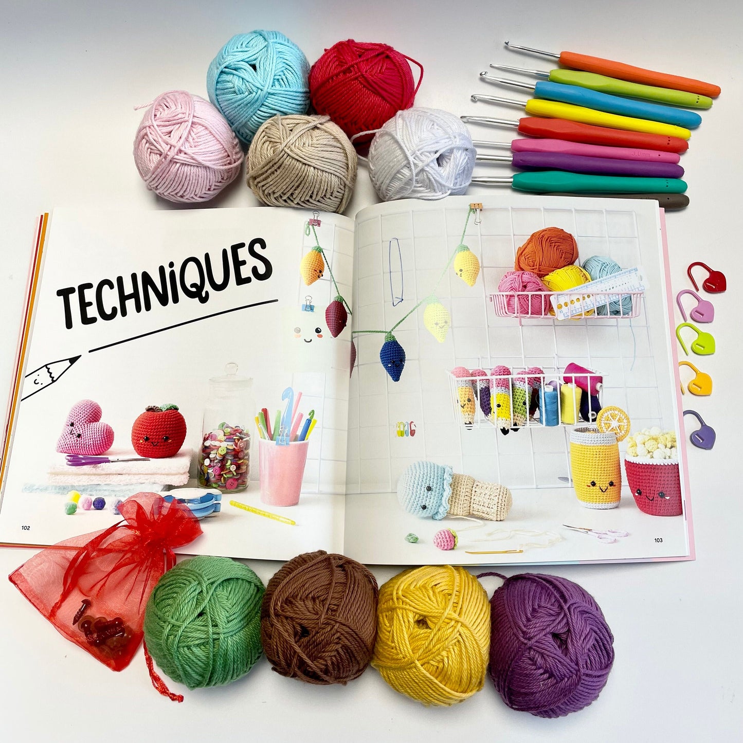 Kawaii Crochet Kit. A Joyful Kit for Beginners Upwards! Includes UK Yarns, Book, 9 Crochet Hooks & Cute Accessories.