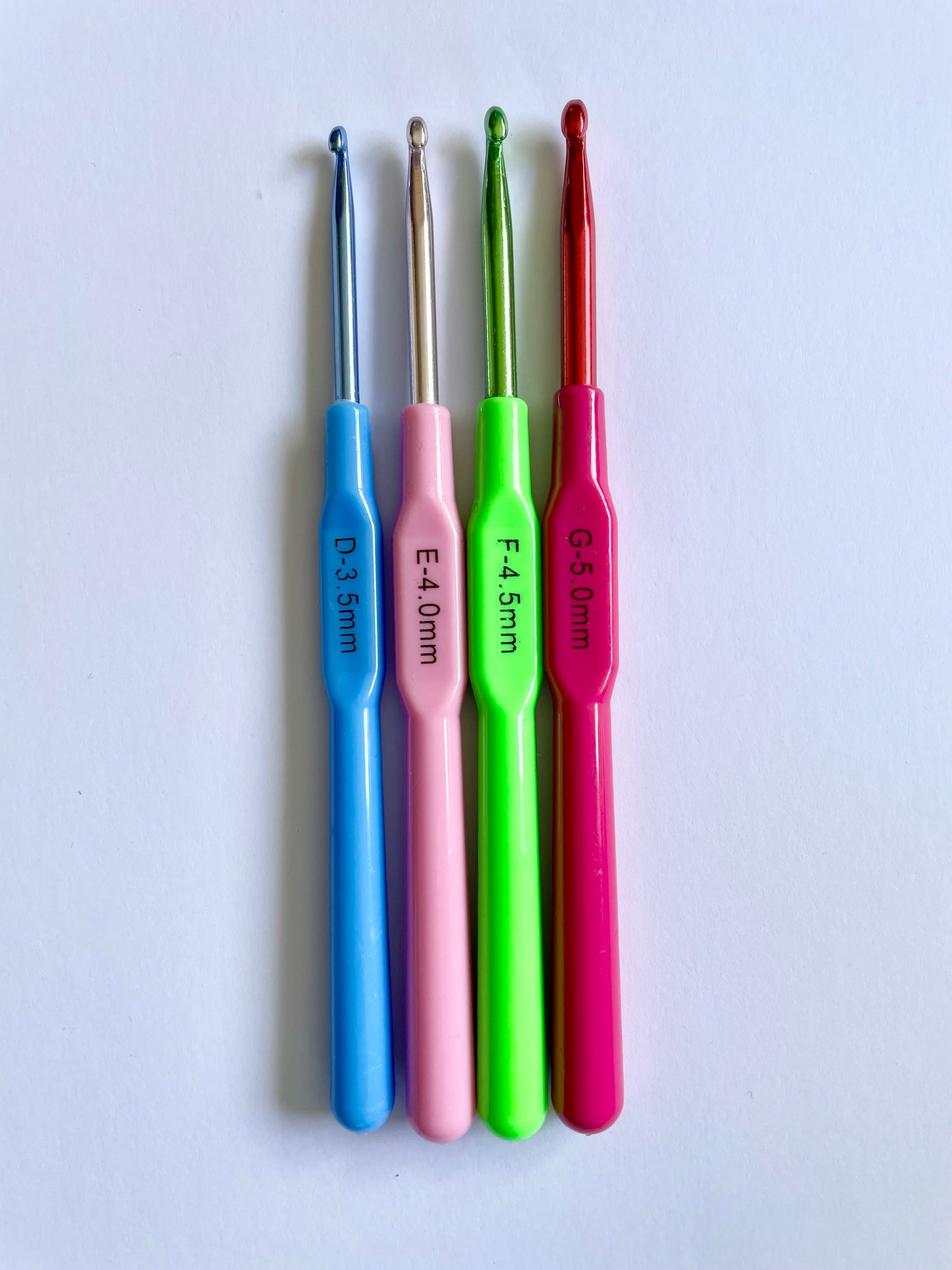 Bargain Crochet Hook Set. Set of 4 hooks in sizes 3.5, 4, 4.5, 5.