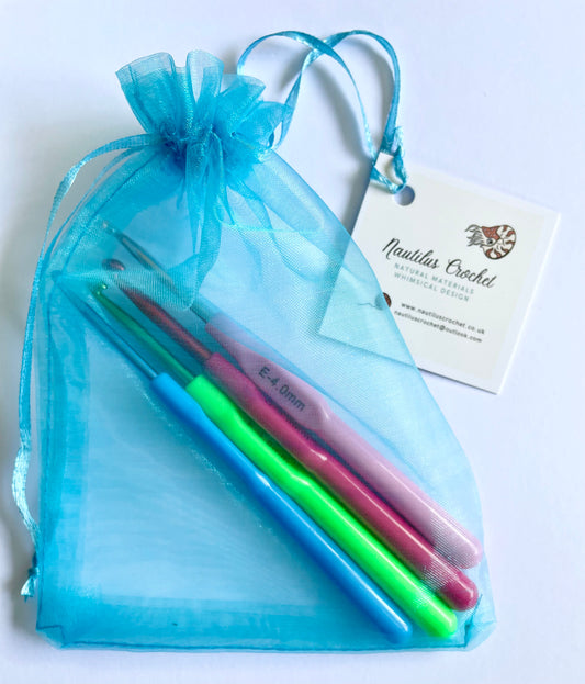Bargain Crochet Hook Set. Set of 4 hooks in sizes 3.5, 4, 4.5, 5.