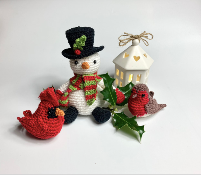 Cardinal Crochet Pattern. A Digital Download Pattern with step by step instructions & photo aids.