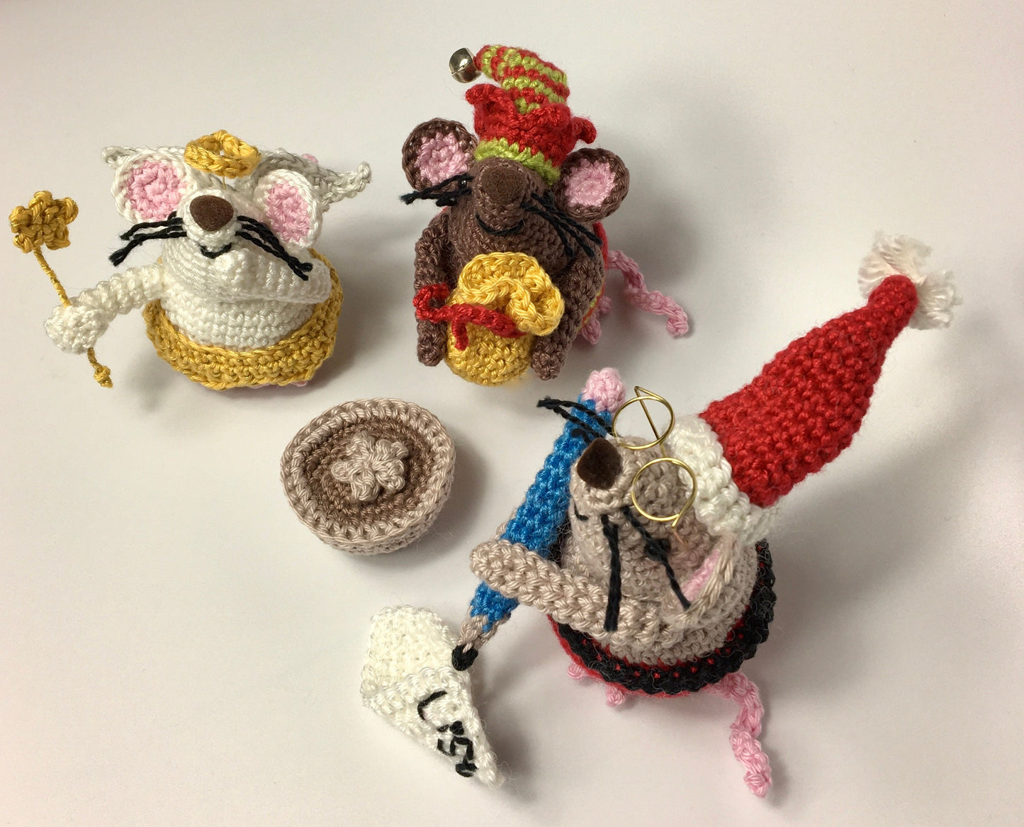 Christmas Angel Mouse - 'Boo'. Complete Amigurumi Crochet Kit with luxury natural British yarn for beginners up.